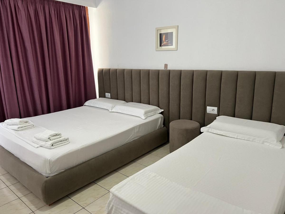 Hotel Tatzati Sarandë Exterior foto