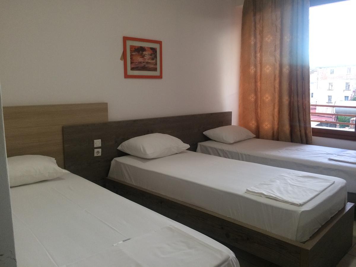 Hotel Tatzati Sarandë Exterior foto